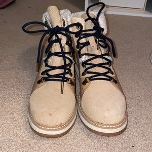 Barely worn Tom’s boots